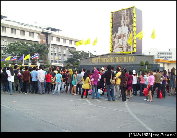 คิดถึงบ้านจัง ตอนนี้เค้านั่งอยู่หน้าราม(ภาพสองปีที่แล้ว)