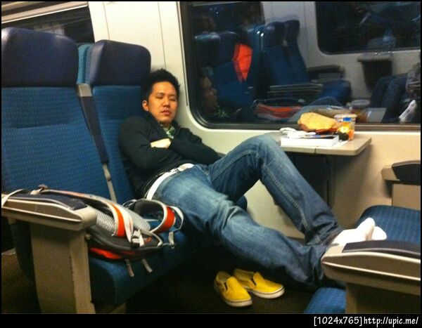 หลับบนรถไฟระหว่างทางจาก Lugano ไป Olten