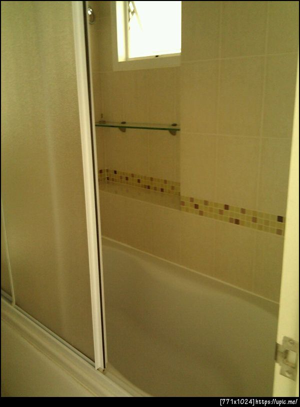 ห้องน้ำ มีอ่างอาบน้ำด้วย