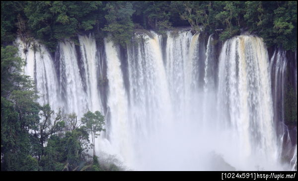 ทีลอซู จ.ตาก ช่วงหน้าฝน มองจากมุมสูงยอดเขา น้ำแรงงามหลาย