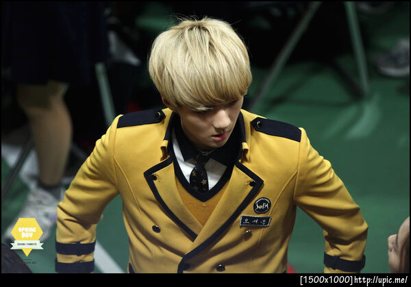 [Pic] 121231 Sehun -  SOPA Graduayion [SPRING BOY] 17P