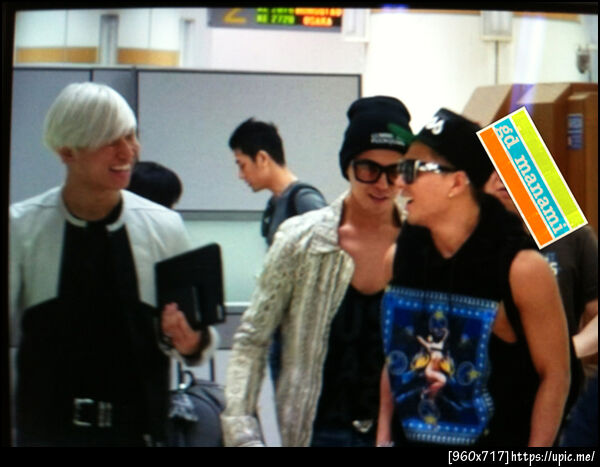 แด๊ มาชุดนี้ น่าจะเดินเคียงท๊อปนะ ดูเหมาะสมกันดี หึหึ