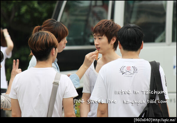 110504 Eunhyuk recording @Taichung 