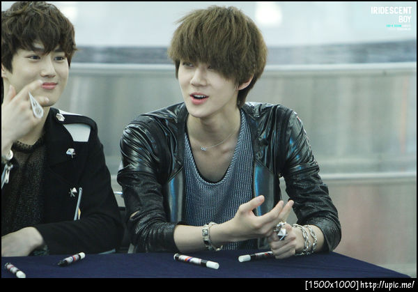 [Pic] 120525 Sehun @ Yeongdeungpo Fansign [IRIDESCENT BOY] 3P