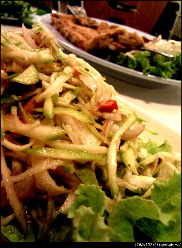 ยำมะม่วง ปลากะพงแดดเดียว