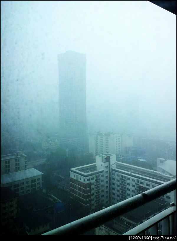 ตึกข้างๆ อยู่ห่างกันแค่ไม่ถึงห้าร้อยเมตร... ตกซะเห็นแค่นี้เลย ... #ก็เหมือนชีวิตคนเรานี่แหละ