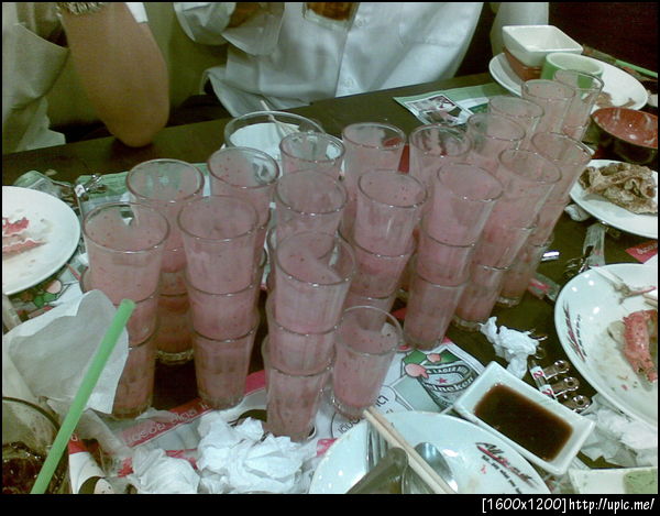 คนไทยไม่กี่คนมั่นใจว่าโออิชิเอกซ์เพรสไม่มีแก้วใส่ขนมที่ยังไม่ได้ล้างเหลืออีกแล้ว