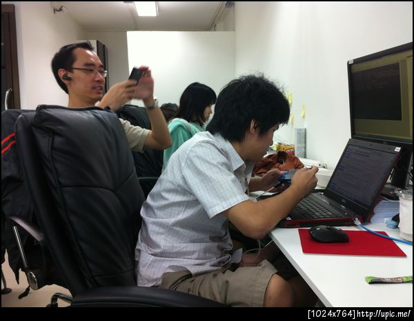 พนักงานดีเด่นเอาแต่เล่นเกม เจ้านายถ่ายรูปไว้แปล็กเมล์ก็ยังไม่สนใจ