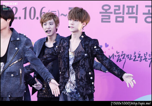 121007 Sehun @ 대한민국 나눔대축제 [IRIDESCENT BOY] 9P