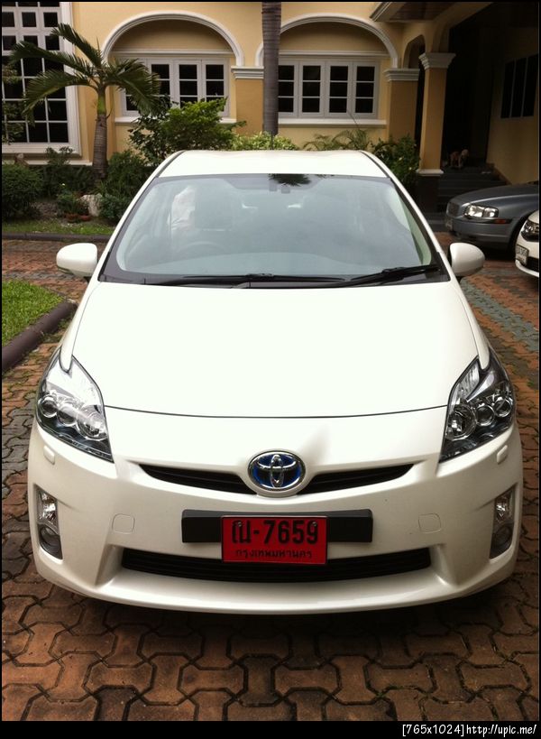 Prius หน้าตรงก็หล่อ