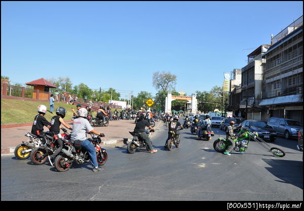 ขออภัยครับ  ของผมมันยาววววววว