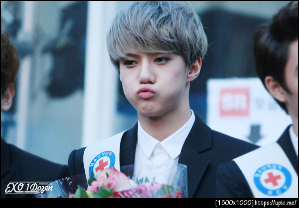 [Pic] 121202 Sehun at Red Cross Youth [EXO1DOZEN] 3P